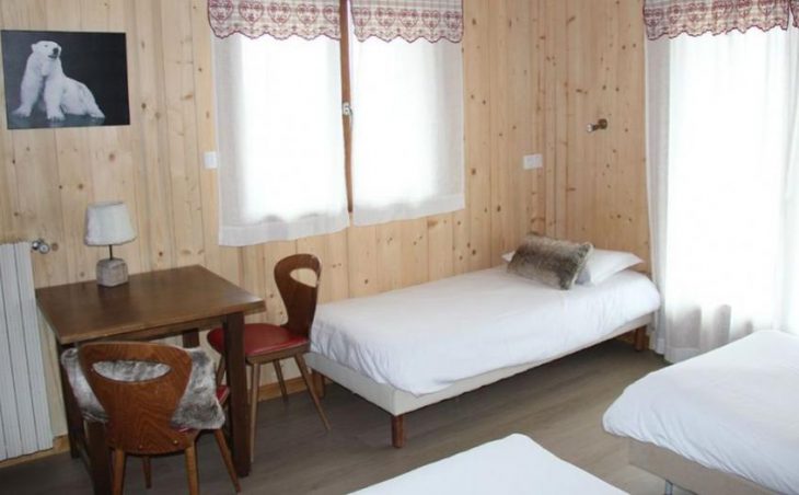 Hotel L’Ours Blanc, Morzine, Bedroom